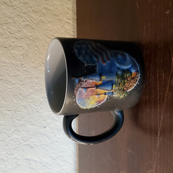 Walt Disney World Mickey Mouse coffee mug - Picture 1 of 8